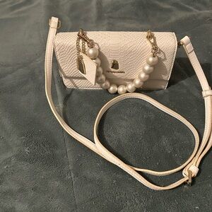 Chic Cream Crossbody Bag with Pearl Chain